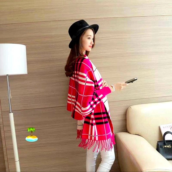 NWT-Gorgeous Winter Poncho Scarf/Poncho - Picture 1 of 4